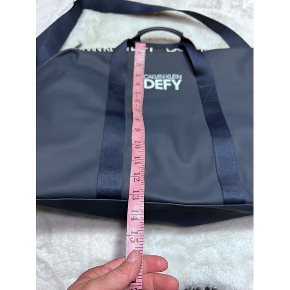 Calvin Klein Defy navy duffle gym shoulder bag - Picture 2 of 6